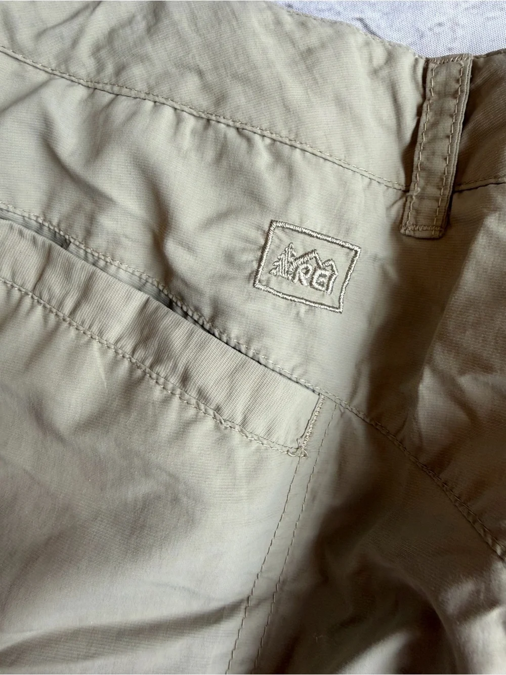 REI Women’s Cargo Shorts Hiking Granola Outdoors Tan Lightweight  Size 6